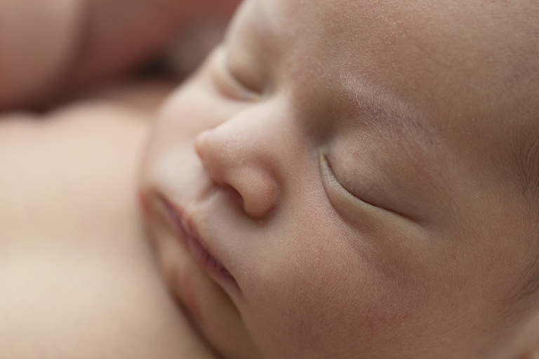 newborn darwin baby photography close up