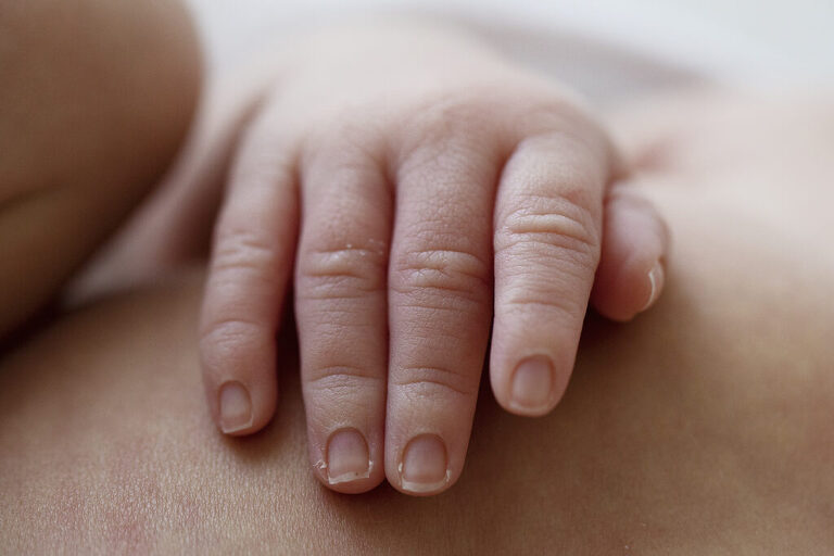 darwin photography of newborn baby hand close up